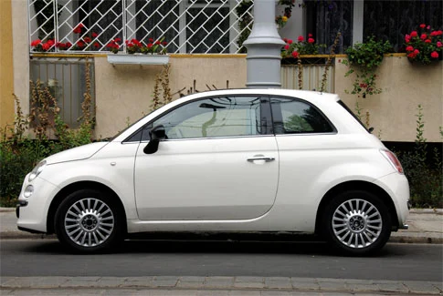 weißer Fiat 500 – Beispiel für Gebrauchtwagenankauf Steinhagen